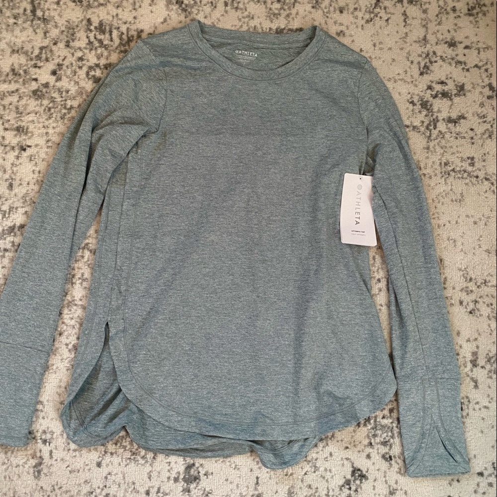 Athleta long sleeve work out shirt